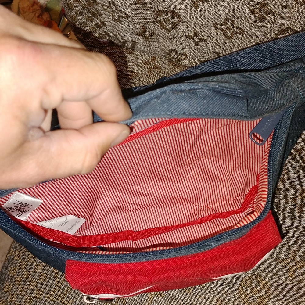 Herschel Supply company bum bag. - Picture 7 of 7
